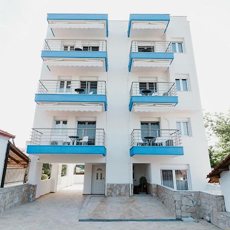 Blue And White Luxury Suites Nea Kallikrateia Eksteriør bilde