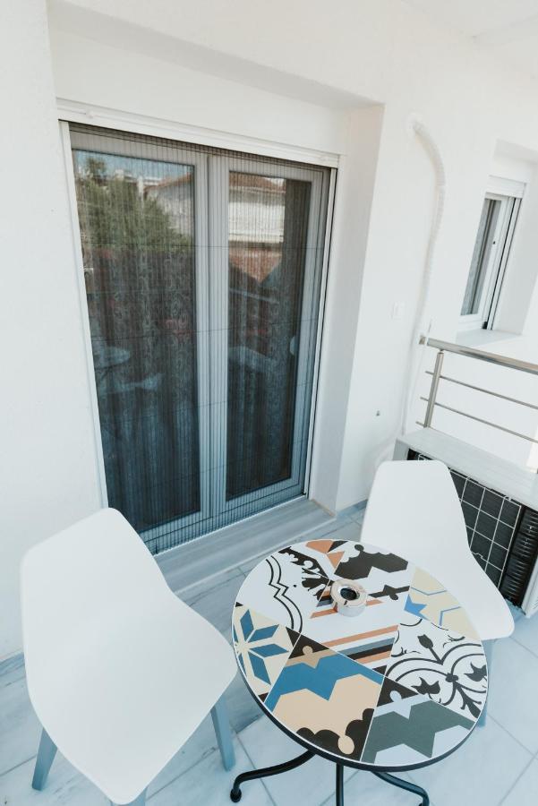 Blue And White Luxury Suites Nea Kallikrateia Eksteriør bilde