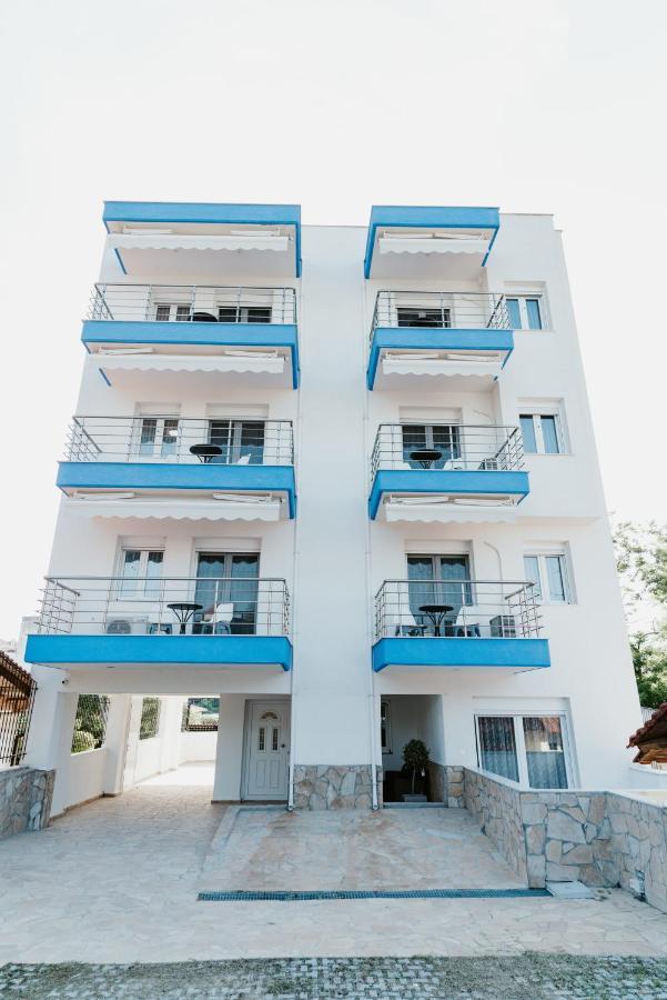 Blue And White Luxury Suites Nea Kallikrateia Eksteriør bilde
