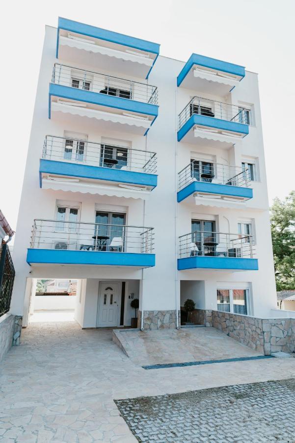 Blue And White Luxury Suites Nea Kallikrateia Eksteriør bilde