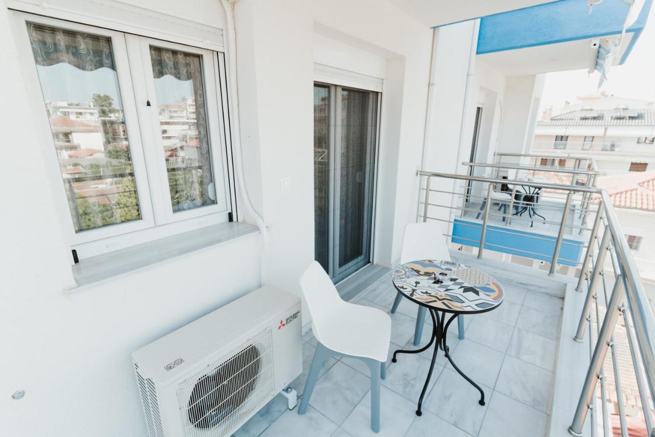 Blue And White Luxury Suites Nea Kallikrateia Eksteriør bilde